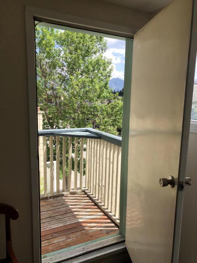 Апартаменты Unit #302 Mountain View 2 Beds In Dt Канмор Экстерьер фото